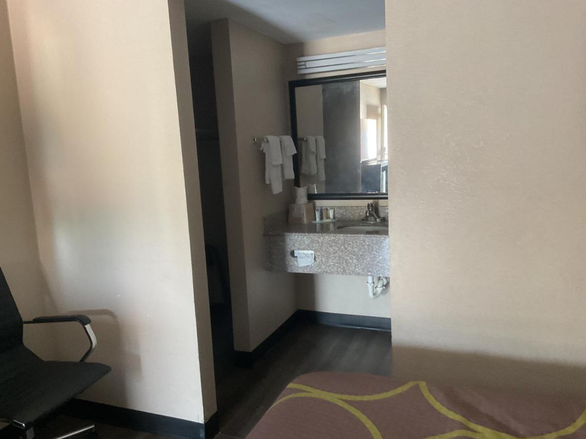 Super 8 By Wyndham Chattanooga/East Ridge Buitenkant foto